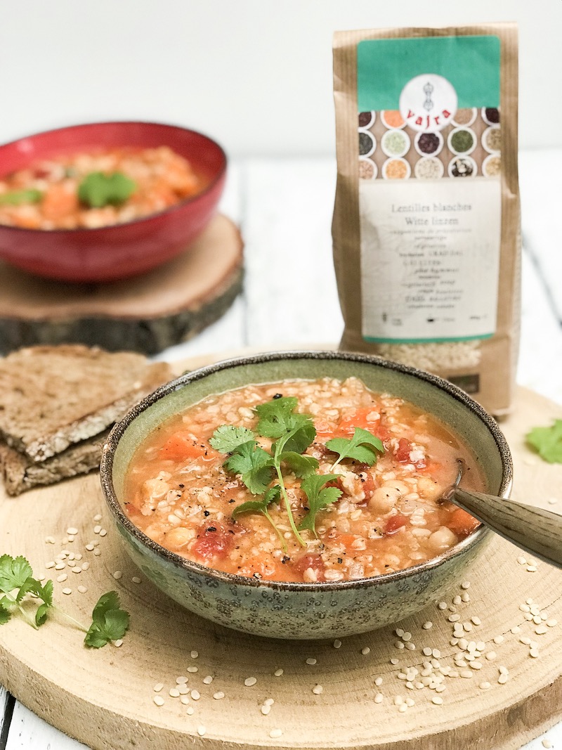 Soupe de lentilles blanches, pois chiches et tomates 